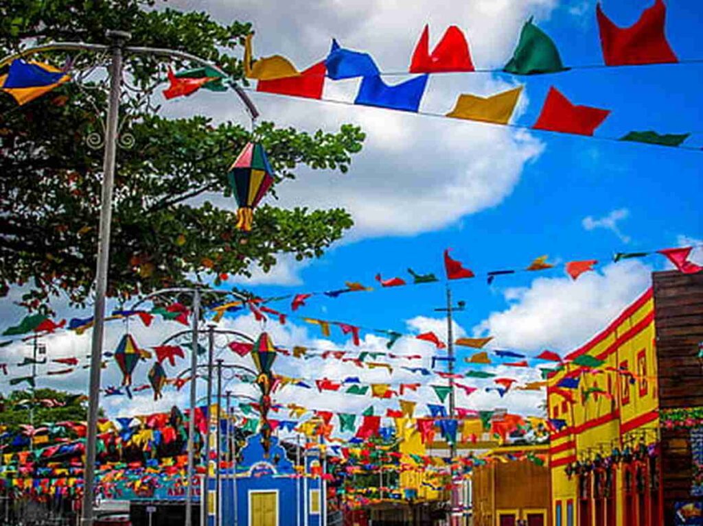 Decoração Junina Faça uma Fogueira de Palitos de Picolé em Casa