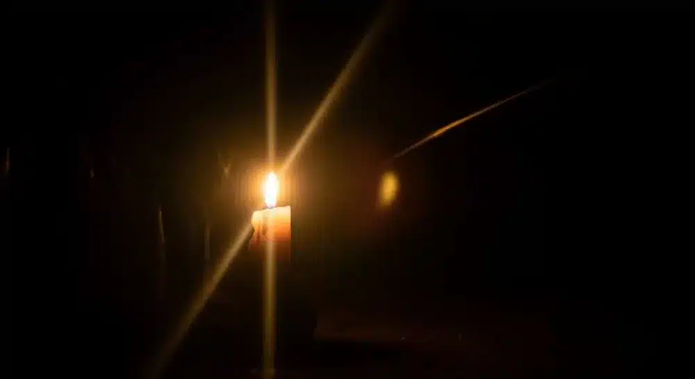 luz esperança escuridão significado espiritual natal redenção